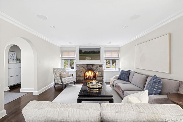 44 Old Ox Road, Manhasset, NY 11030