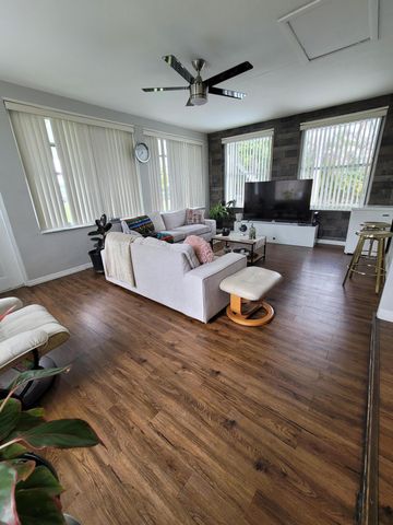 262 NE Floresta Drive, Port St. Lucie, Port St Lucie, FL 34983