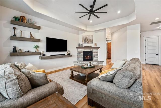 8921 E Lavender Dr, Nampa, ID 83687