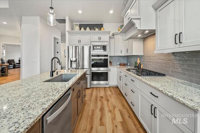 8921 E Lavender Dr, Nampa, ID 83687