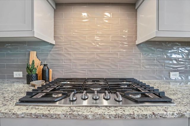 8921 E Lavender Dr, Nampa, ID 83687