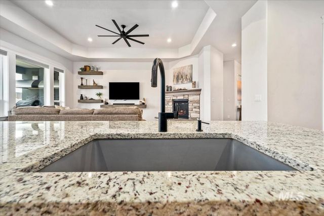 8921 E Lavender Dr, Nampa, ID 83687