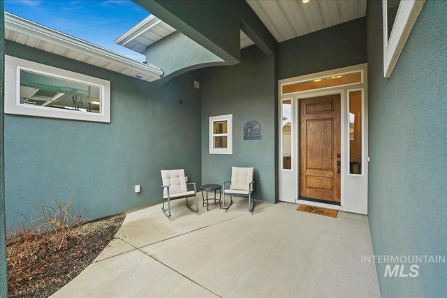 8921 E Lavender Dr, Nampa, ID 83687