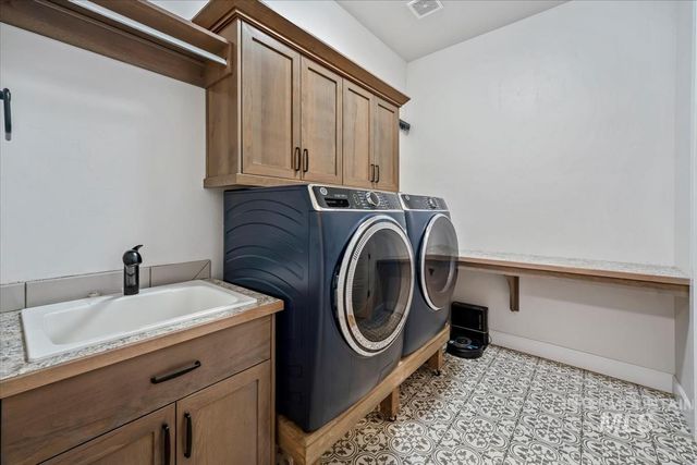 8921 E Lavender Dr, Nampa, ID 83687