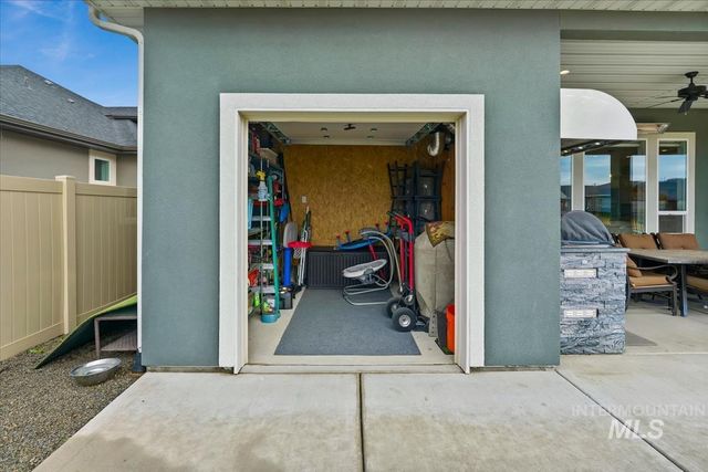 8921 E Lavender Dr, Nampa, ID 83687