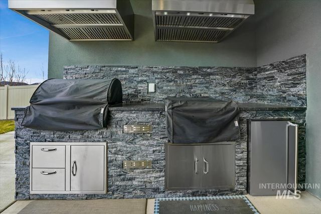 8921 E Lavender Dr, Nampa, ID 83687