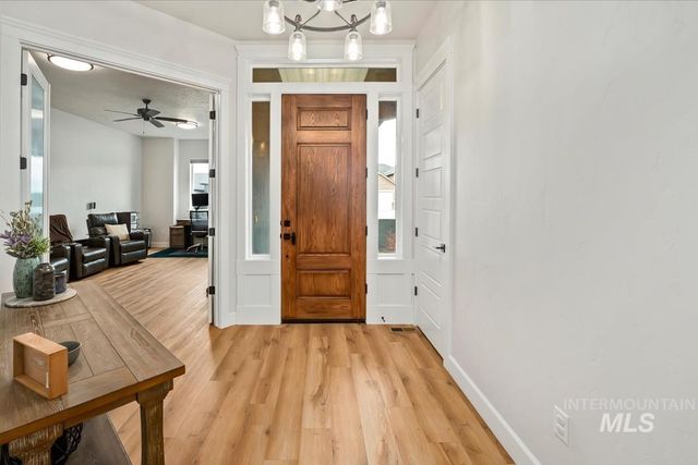 8921 E Lavender Dr, Nampa, ID 83687