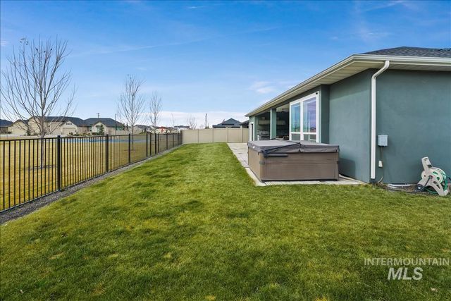 8921 E Lavender Dr, Nampa, ID 83687