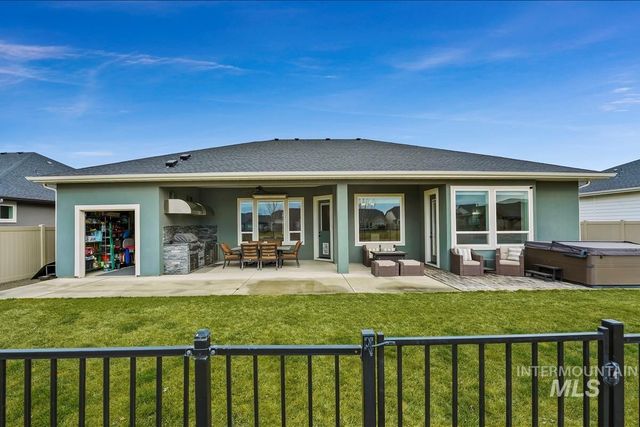 8921 E Lavender Dr, Nampa, ID 83687