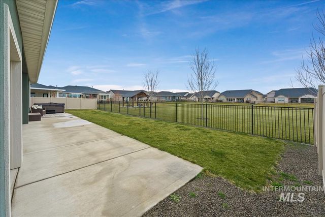 8921 E Lavender Dr, Nampa, ID 83687