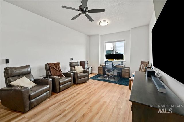 8921 E Lavender Dr, Nampa, ID 83687