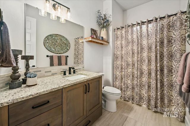 8921 E Lavender Dr, Nampa, ID 83687