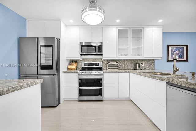 410 SE 2nd St 223, Hallandale Beach, FL 33009