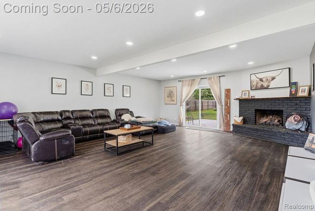 2049 E Hill Road, Grand Blanc, MI 48439