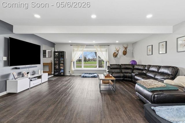 2049 E Hill Road, Grand Blanc, MI 48439