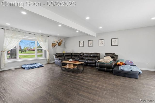 2049 E Hill Road, Grand Blanc, MI 48439