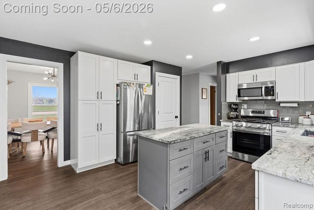 2049 E Hill Road, Grand Blanc, MI 48439