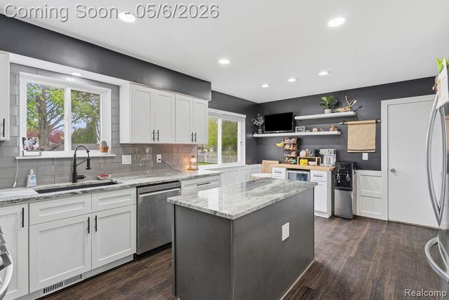 2049 E Hill Road, Grand Blanc, MI 48439