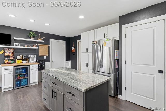 2049 E Hill Road, Grand Blanc, MI 48439