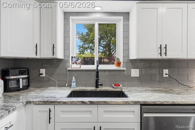 2049 E Hill Road, Grand Blanc, MI 48439