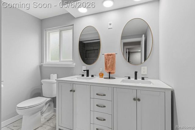 2049 E Hill Road, Grand Blanc, MI 48439