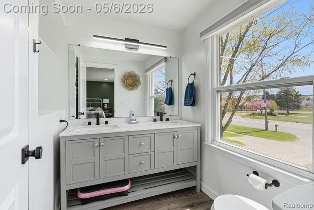 2049 E Hill Road, Grand Blanc, MI 48439