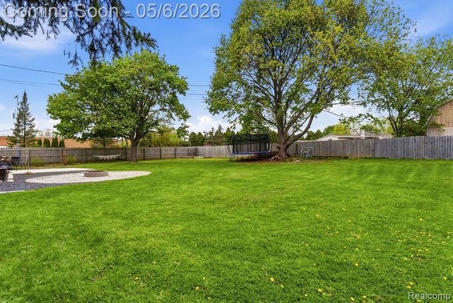2049 E Hill Road, Grand Blanc, MI 48439