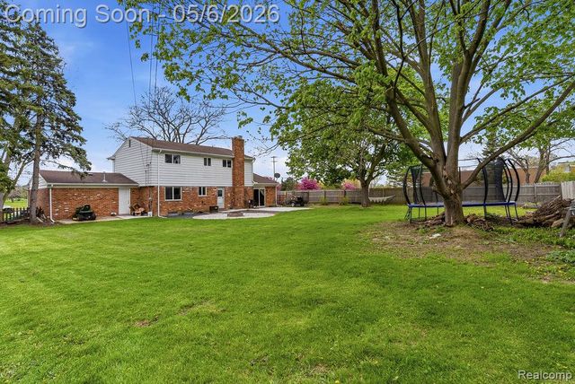 2049 E Hill Road, Grand Blanc, MI 48439