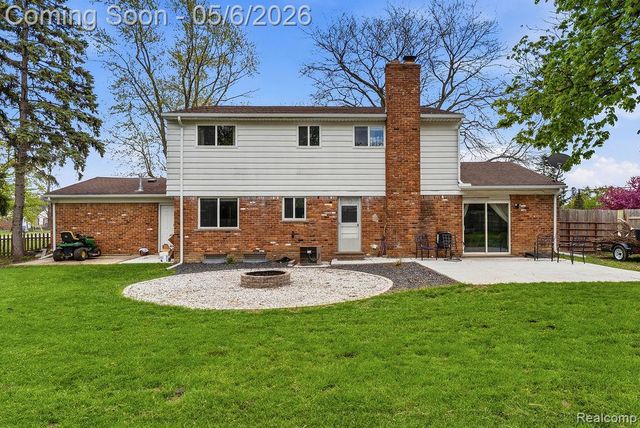 2049 E Hill Road, Grand Blanc, MI 48439