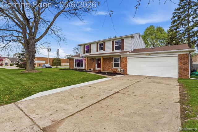 2049 E Hill Road, Grand Blanc, MI 48439