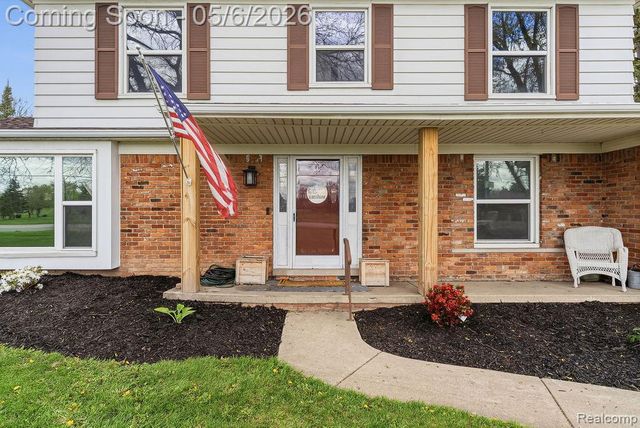 2049 E Hill Road, Grand Blanc, MI 48439