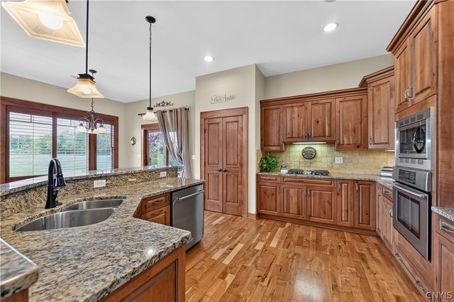 3419 Long Shadow Dr, Lysander, NY 13027