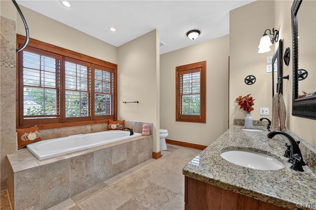 3419 Long Shadow Dr, Lysander, NY 13027