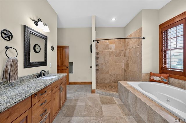 3419 Long Shadow Dr, Lysander, NY 13027