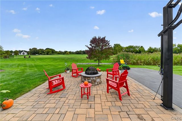 3419 Long Shadow Dr, Lysander, NY 13027
