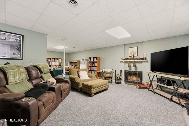 6137 Edmondson Lane, Knoxville, TN 37918