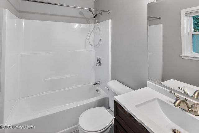6610 Sunny Vale Way, Louisville, KY 40272