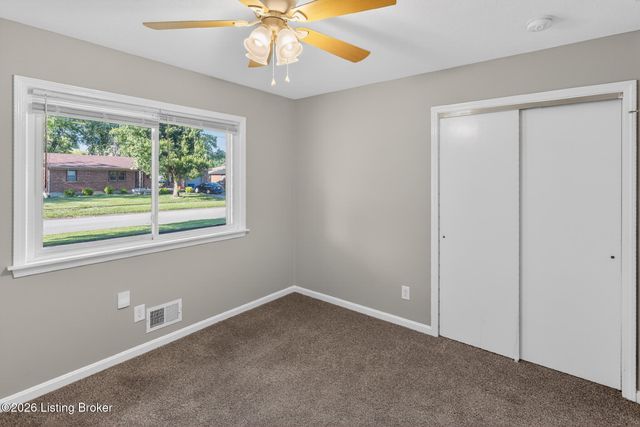 6610 Sunny Vale Way, Louisville, KY 40272