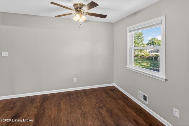 6610 Sunny Vale Way, Louisville, KY 40272