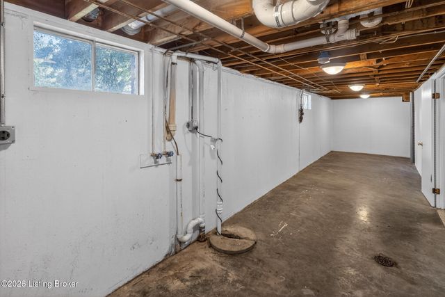 6610 Sunny Vale Way, Louisville, KY 40272