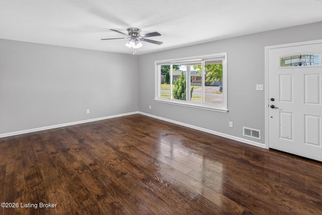 6610 Sunny Vale Way, Louisville, KY 40272