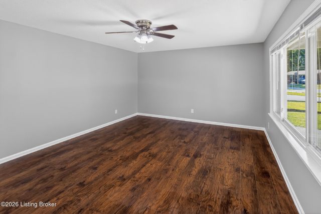 6610 Sunny Vale Way, Louisville, KY 40272