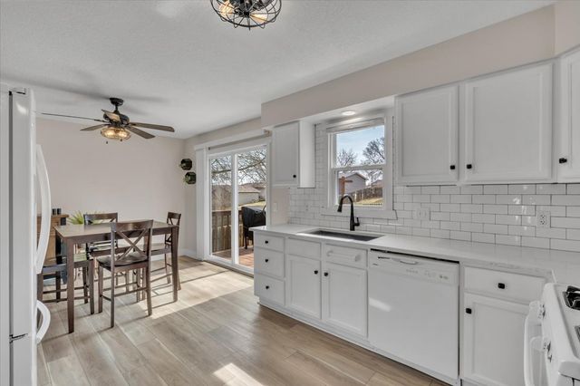 729 W 59th Street, Davenport, IA 52806