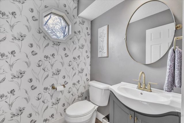 729 W 59th Street, Davenport, IA 52806