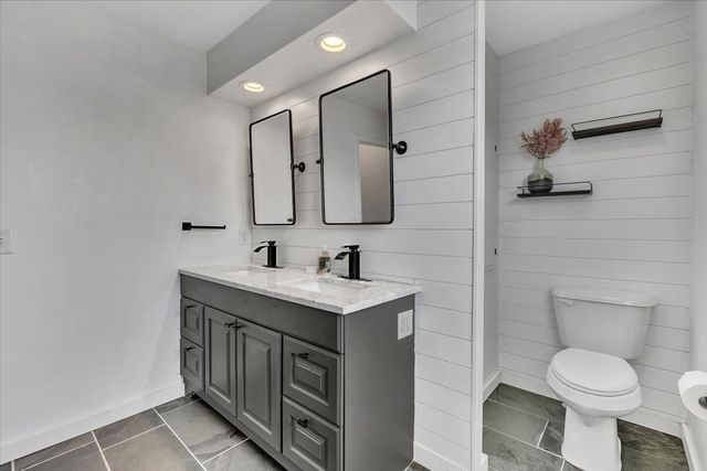 729 W 59th Street, Davenport, IA 52806