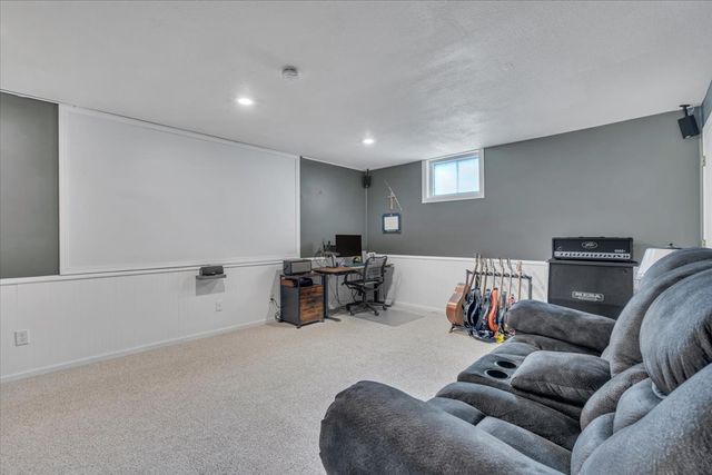 729 W 59th Street, Davenport, IA 52806