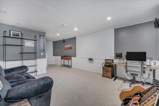 729 W 59th Street, Davenport, IA 52806