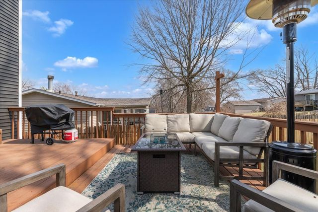 729 W 59th Street, Davenport, IA 52806