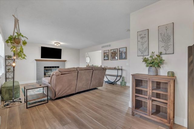 729 W 59th Street, Davenport, IA 52806