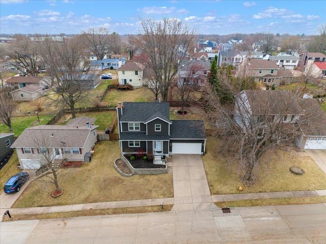 729 W 59th Street, Davenport, IA 52806